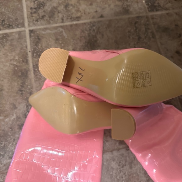 Pink patent gator mid calf boots - Picture 2 of 3